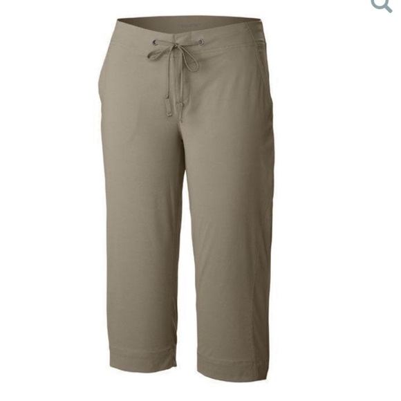 COLUMBIA Women's Active fit  Outdoor Mid Rise Capris -Tusk- sz 4 NWT - Picture 1 of 4